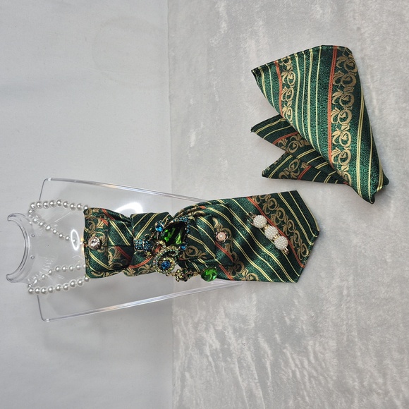 Jewelry - Handcrafted Luxury Fashion Necktie Necklace 📿 (Emerald City Girl)